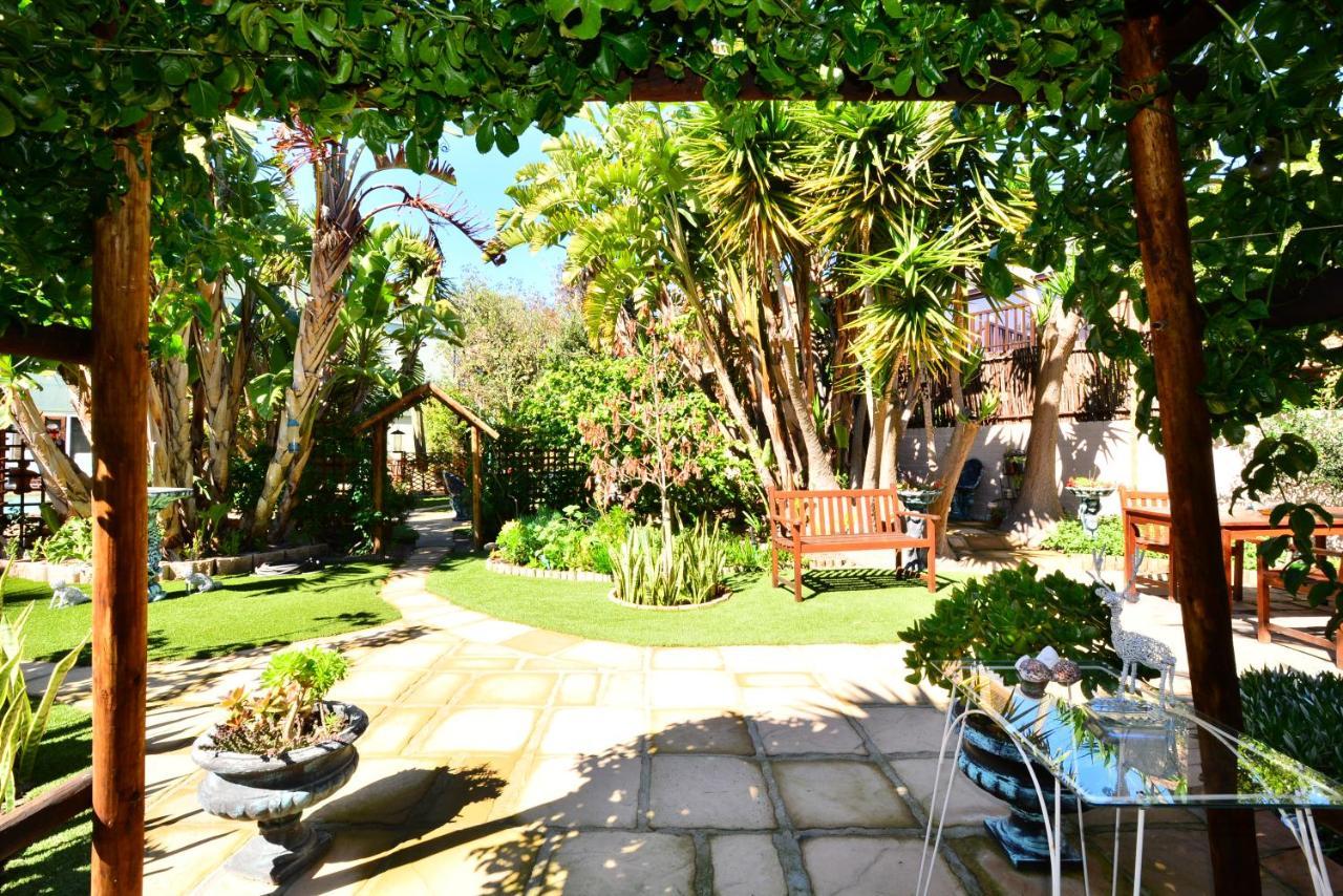 Secret Garden Guesthouse Bloubergstrand Exterior foto